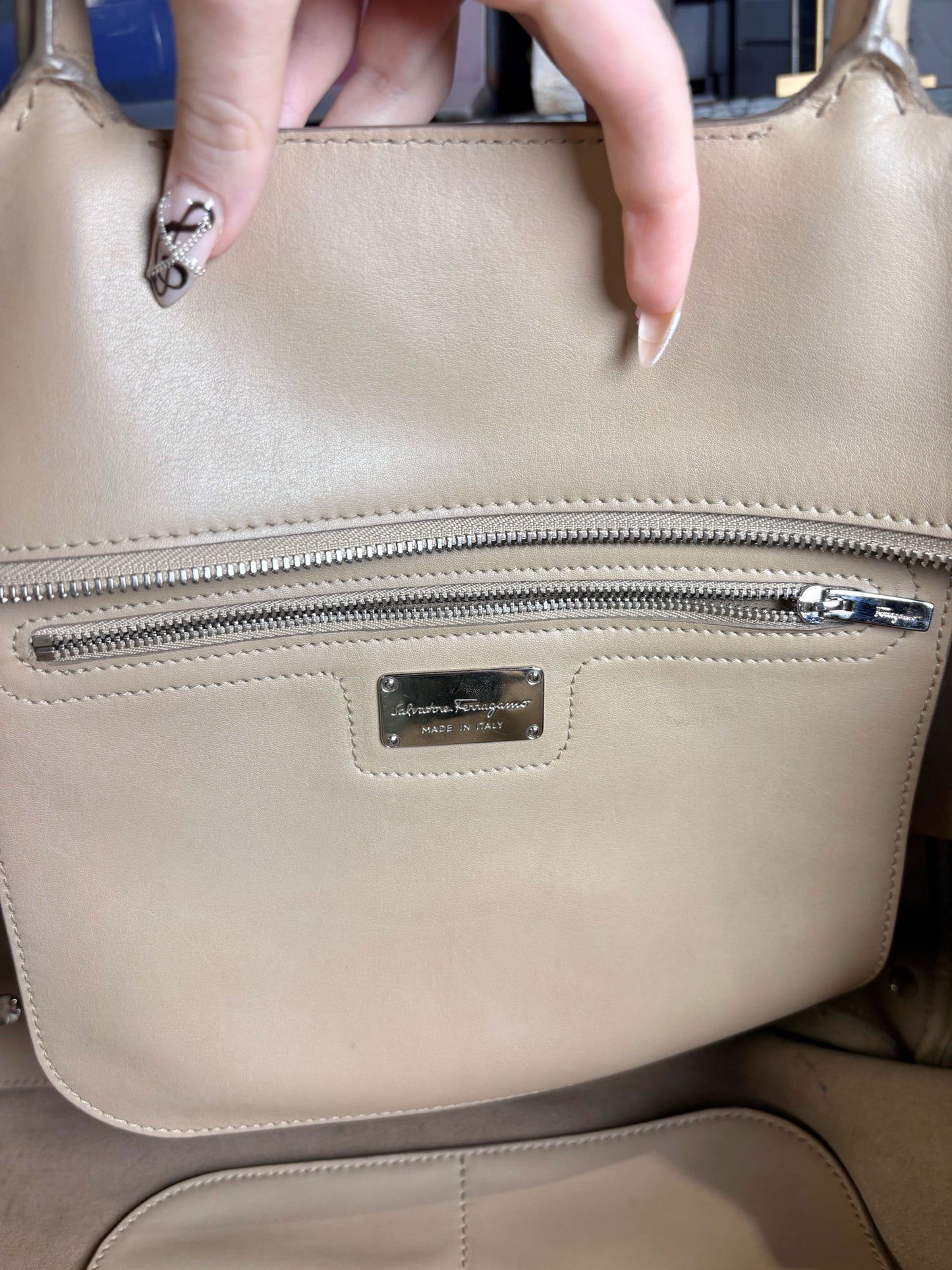 Women's Salvatore Ferragamo Solid Leather Pre-owned Beige Print Large Purse