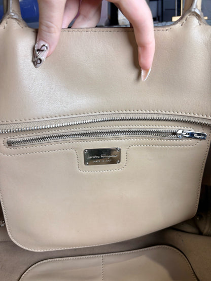 Women's Salvatore Ferragamo Solid Leather Pre-owned Beige Print Large Purse
