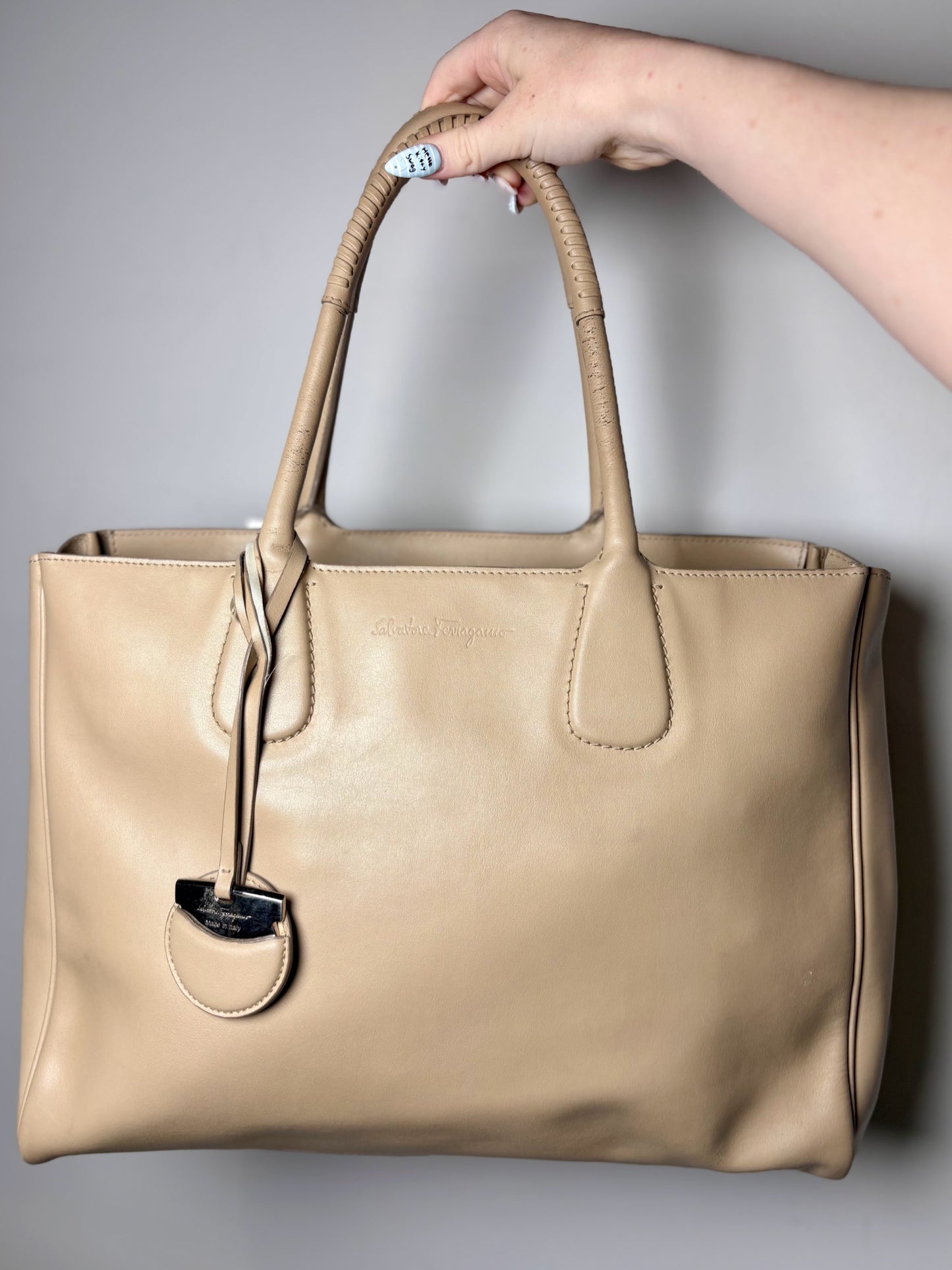 Women's Salvatore Ferragamo Solid Leather Pre-owned Beige Print Large Purse