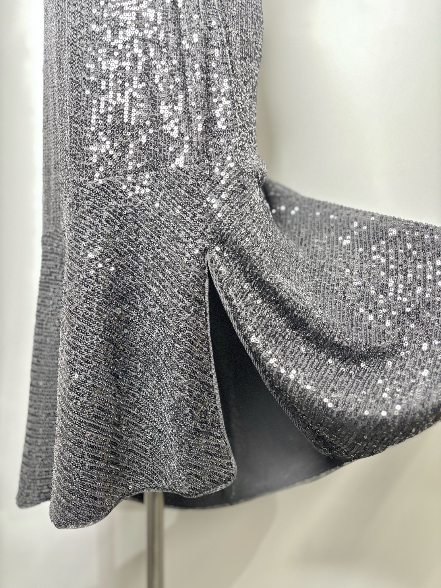 Women Size M BCBG Max Azria Black Sequins Dress Women Size M BCBG Max Azria Black Sequins Dress