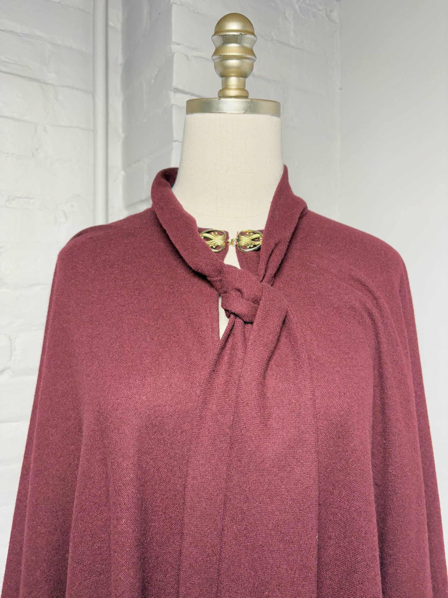 Women Size One Size Emanuel Ungaro Burgundy Solid Vintage Cape