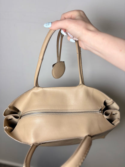 Women's Salvatore Ferragamo Solid Leather Pre-owned Beige Print Large Purse