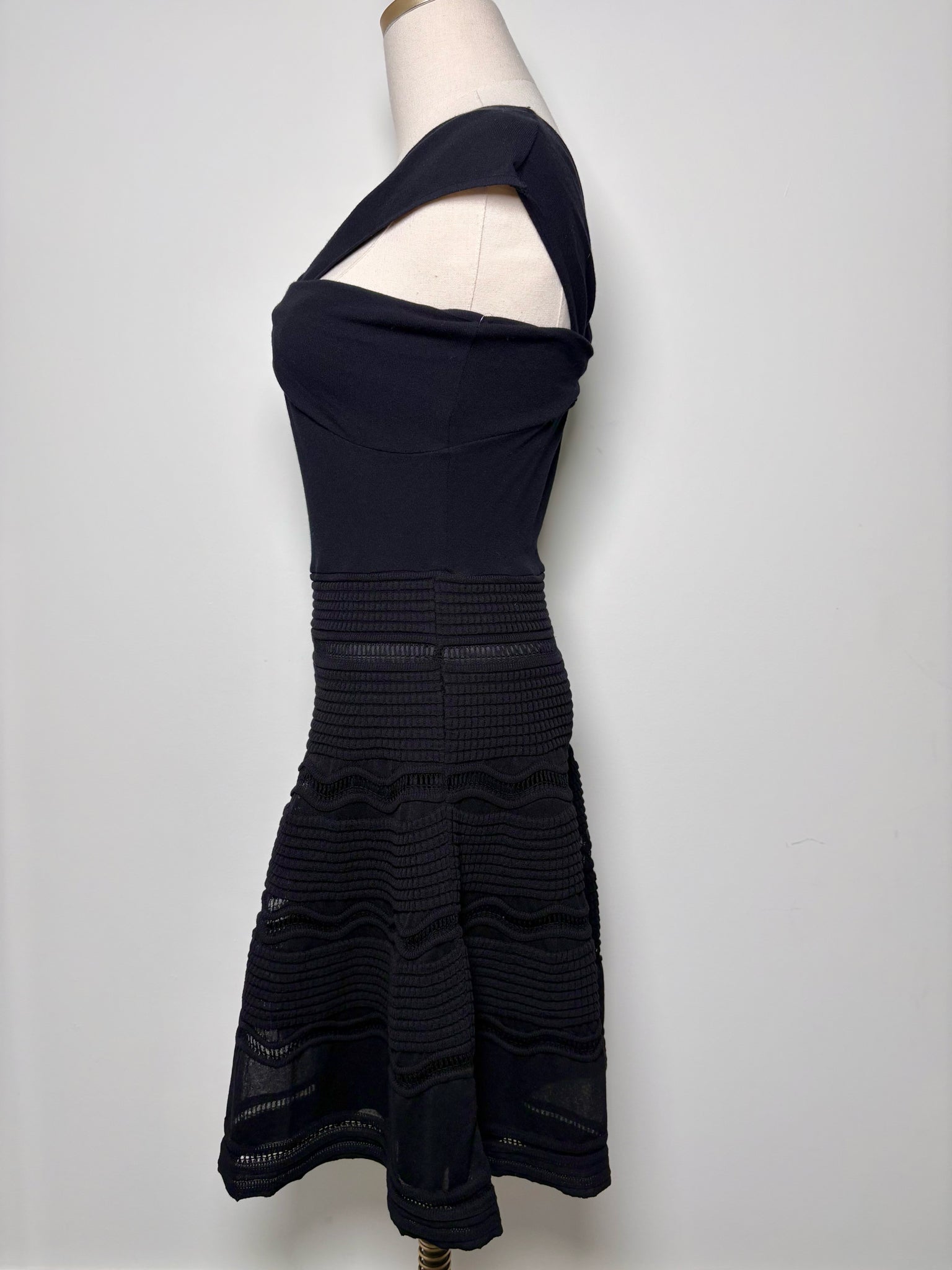 Women Size 6 M Missoni Black Mini Fit & Flare Smocked Waist Dress VIDA STYLE SHOP Women Size 6 M Missoni Black Mini Fit & Flare Smocked Waist Dress VIDA STYLE SHOP