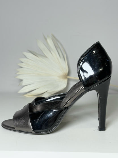 W Shoe Size 8 Gucci Black & Pewter Patent Leather Heels