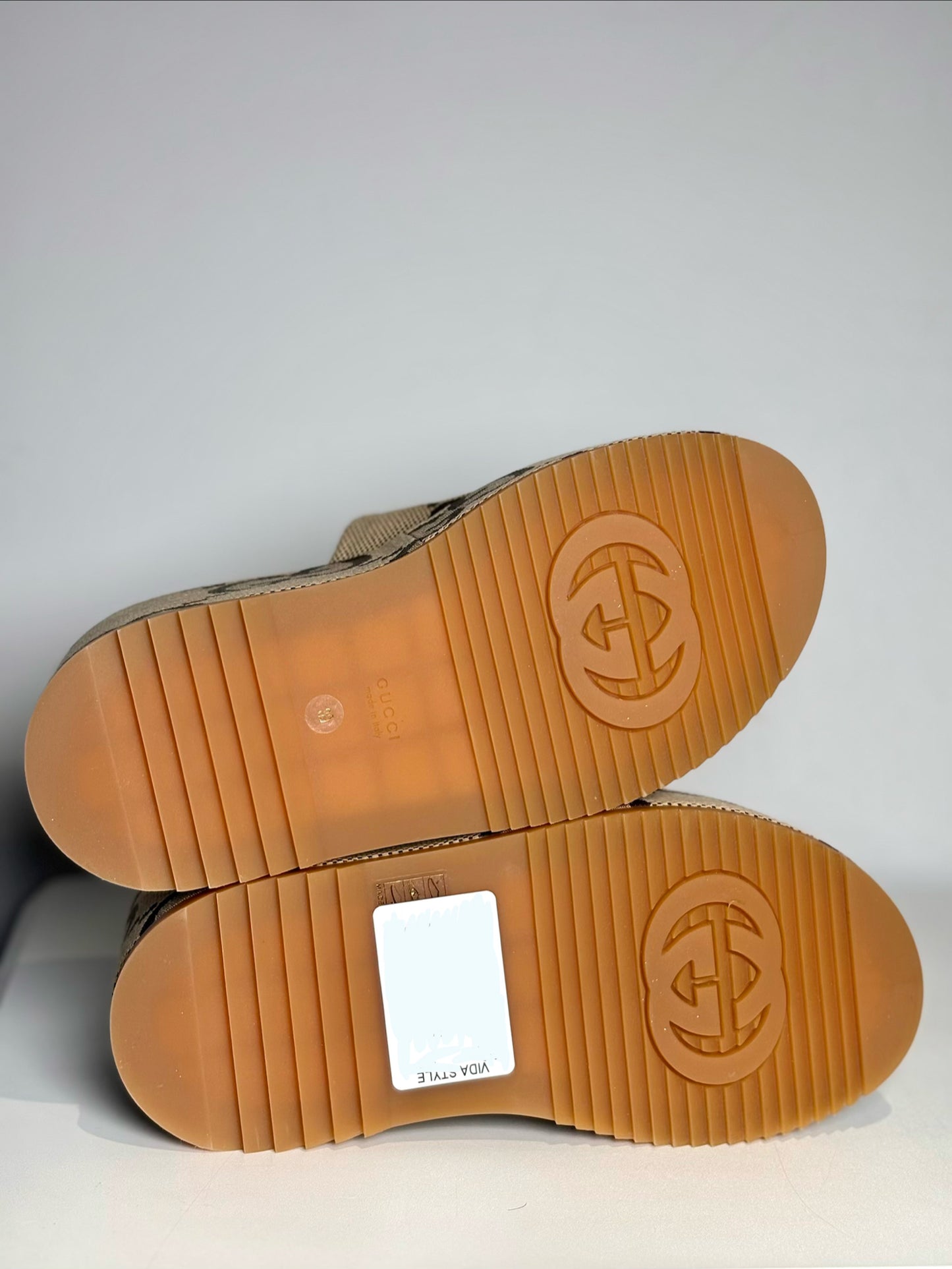 W Shoe Size 39 Gucci GG Beige, Brown Canvas Women's Pre-owned Wedge Slides