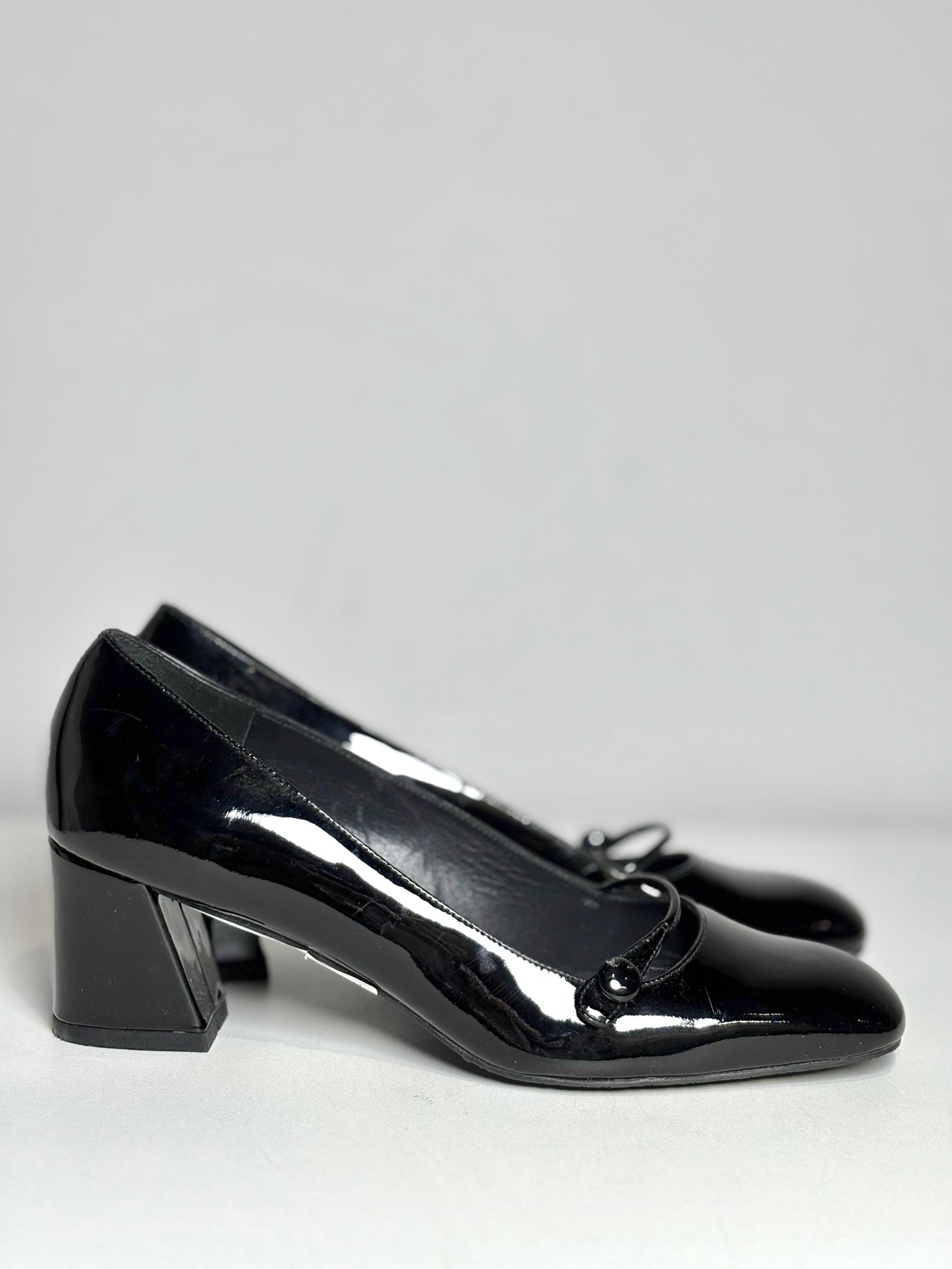 W Shoe Size 8.5N Stuart Weitzman Black Patent Leather Women's Pre-owned Pump