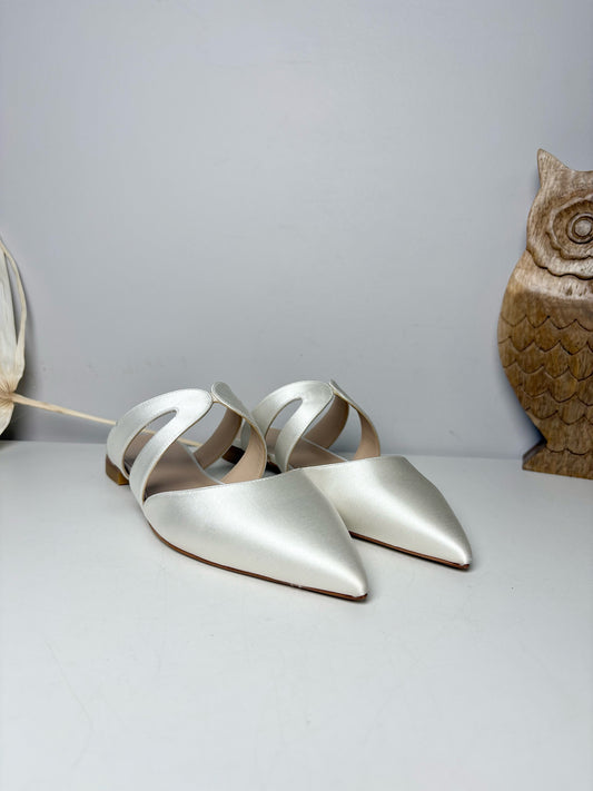 W Shoe Size 8 Stuart Weitzman Cream Satin Flats