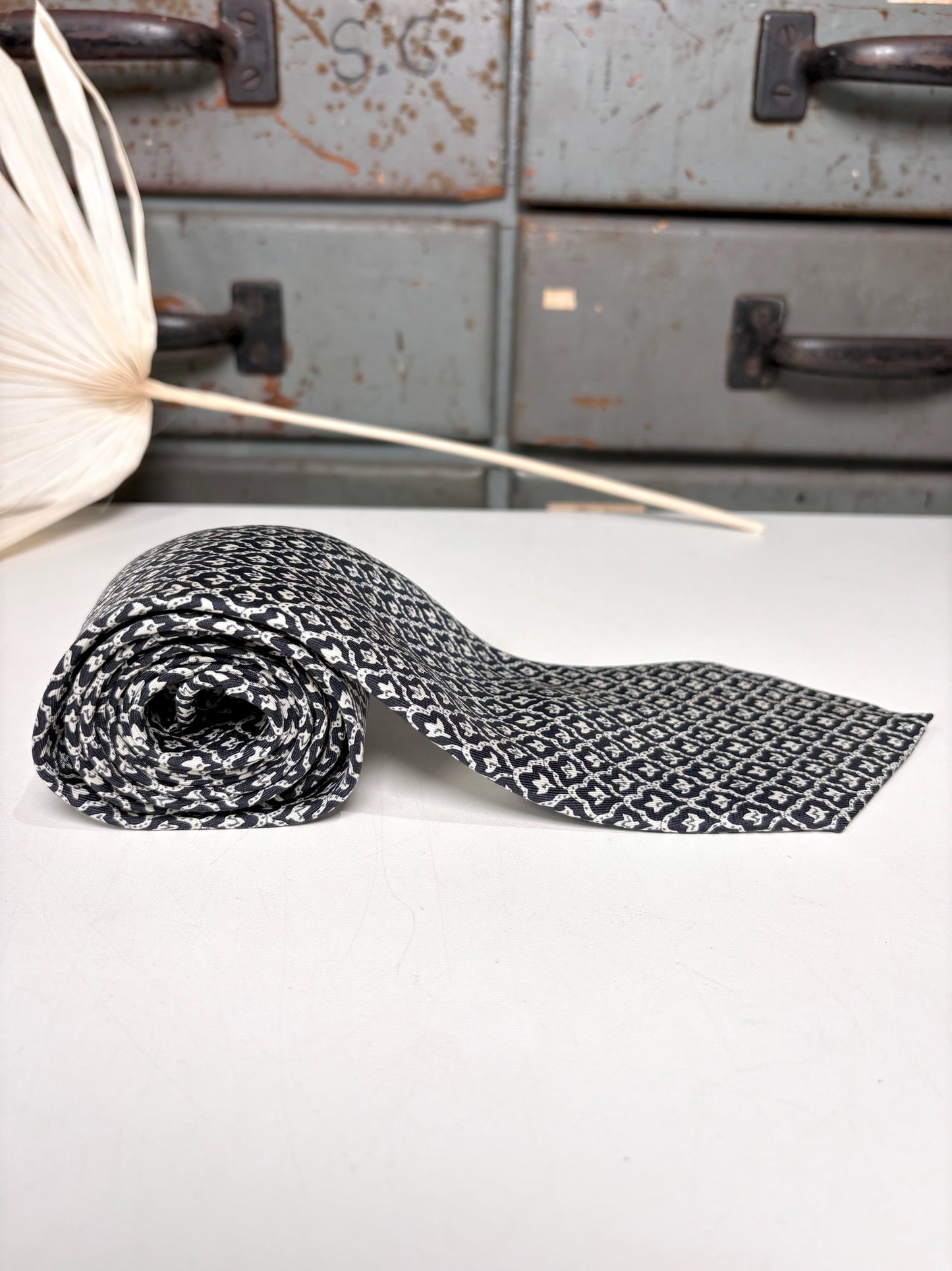 Hermes Black & White 100% Silk Leaves Men's Tie