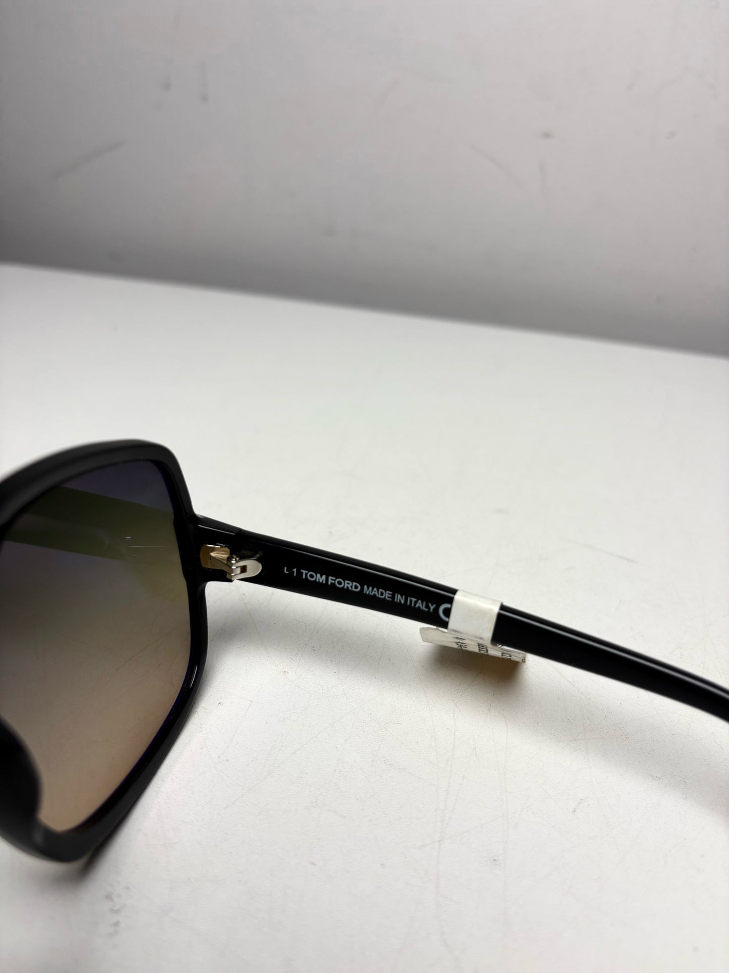 Tom Ford Women's NWT, Pre-owned Black Acetate Sunglasses