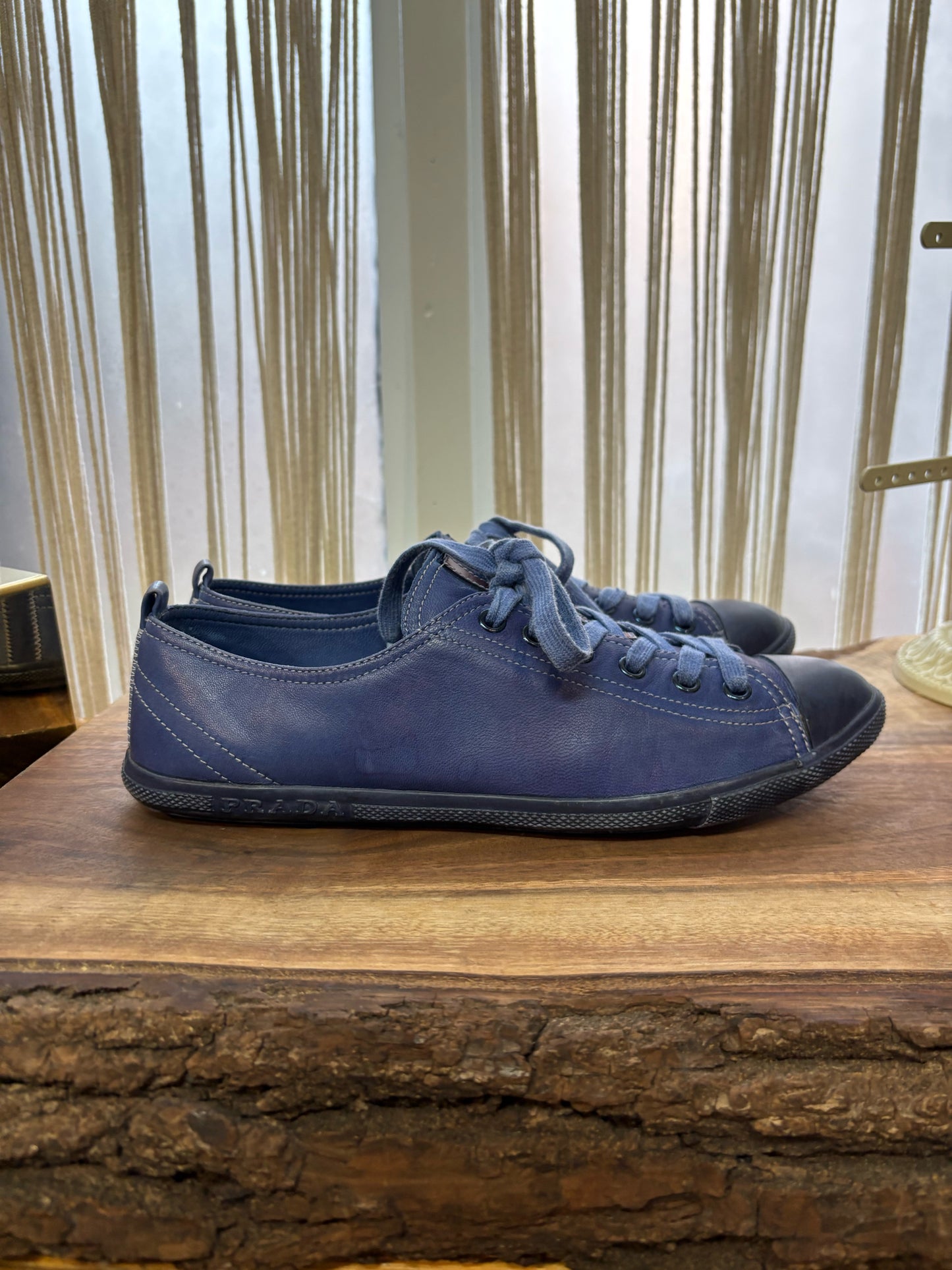 W Shoe Size 40 (10, US) Prada Blue Leather Low Top Sneakers