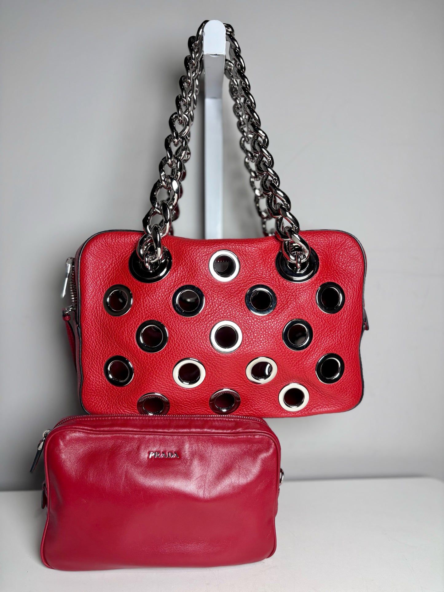 Women's Prada Vitello Daina Silver Grommets Leather Pre-owned Red Bag