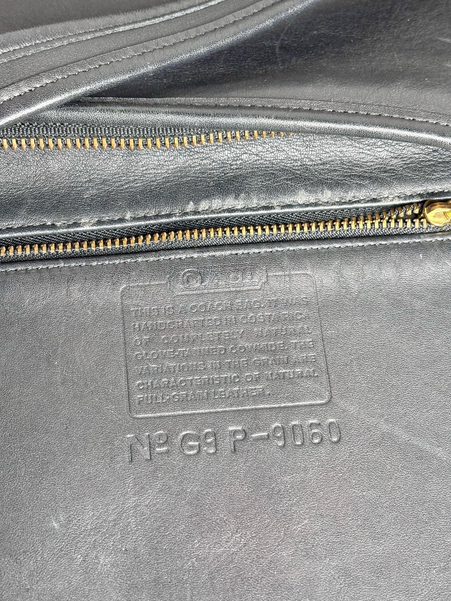 Coach Solid Vintage Leather Pre-owned Black Leather Medium Purse