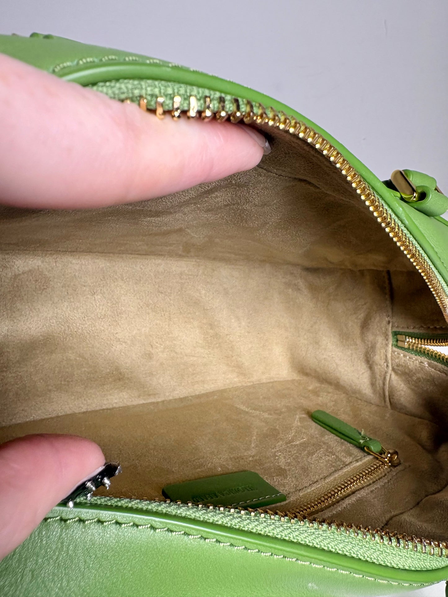 Veronica Beard Boxy Shoulder Leather Pre-owned, NWOT Lemongrass Green Bag