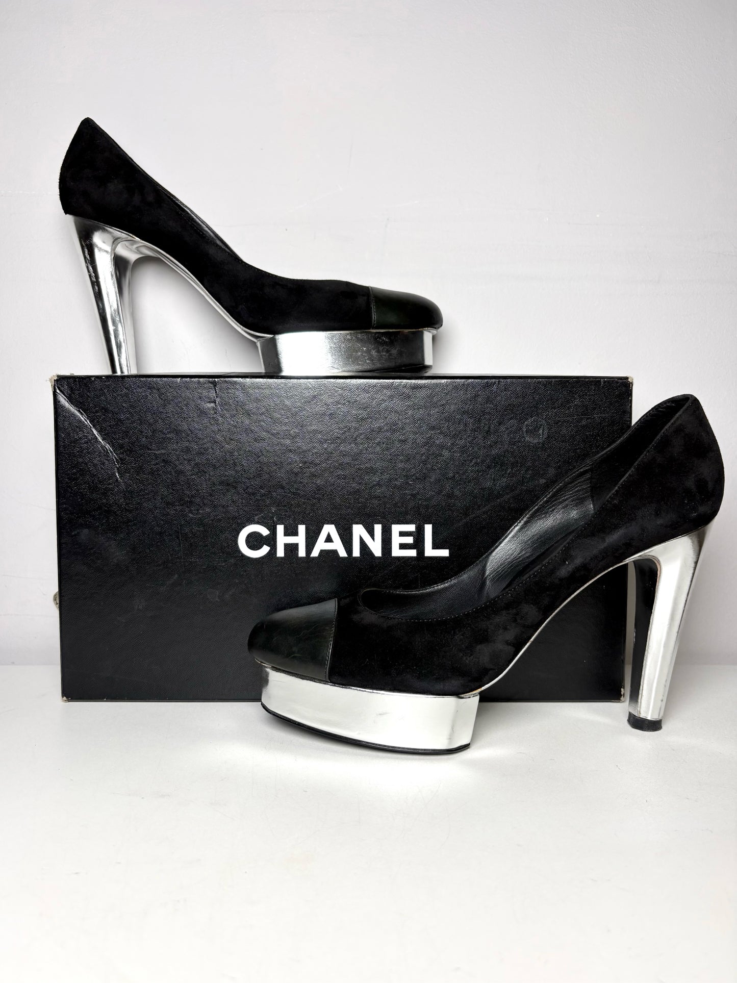 W Shoe Size 41.5 Chanel Black, Silver Leather Suede Pre-owned Heels