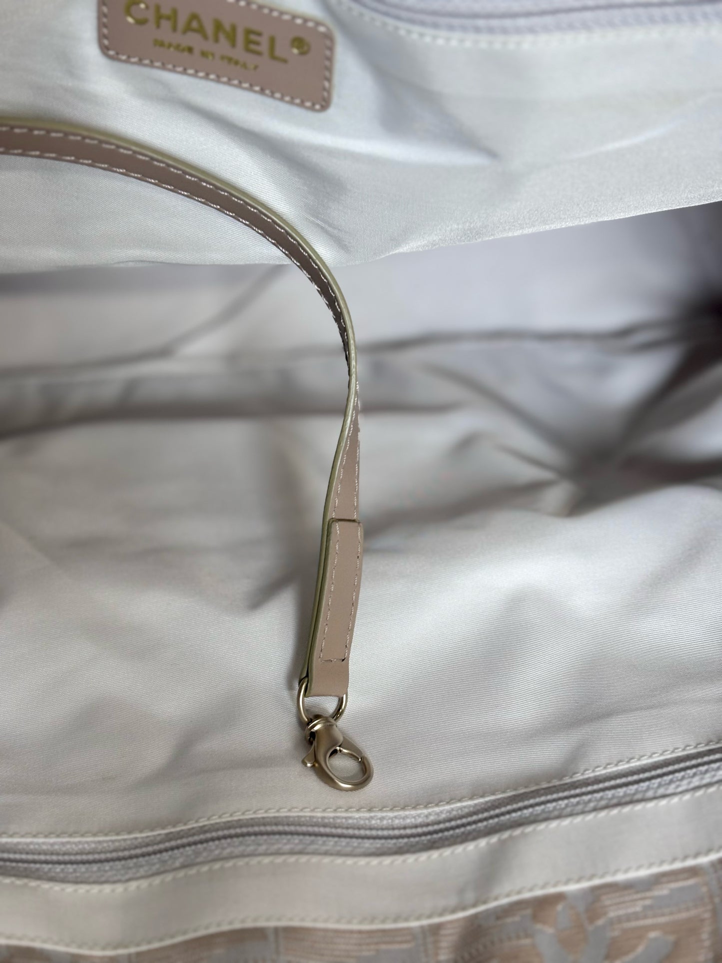 Chanel Jacquard, Monogram Vintage Nylon Canvas Pre-owned Cream Medium Purse