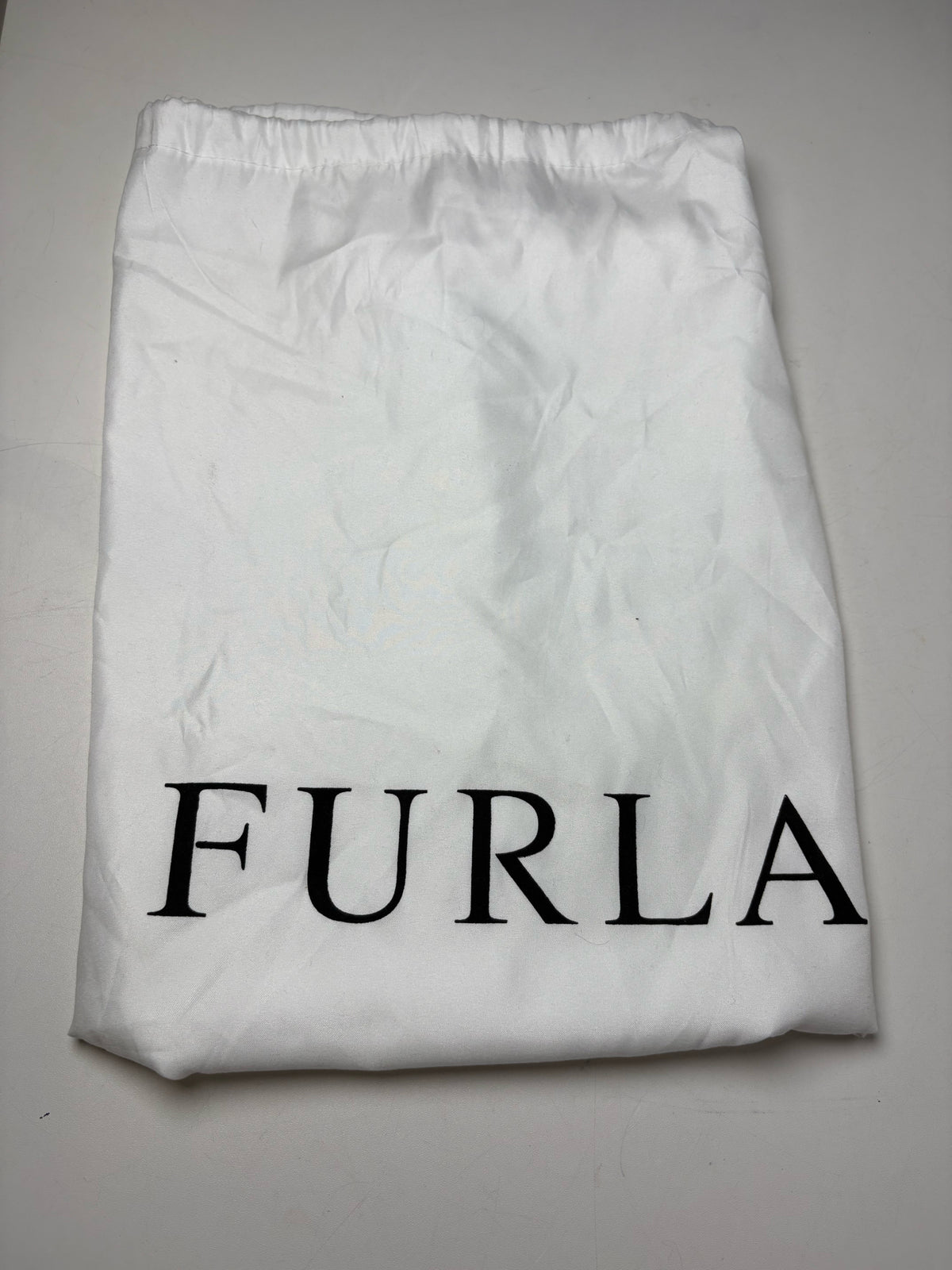Women's Furla Capriccio Medium Black Pebbled Leather Pre-Owned Shoulder Crossbody Bag