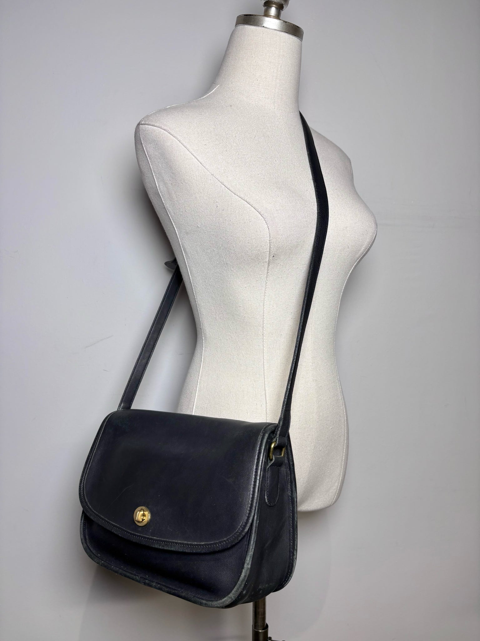 Coach Solid Vintage Leather Pre-owned Black Genuine Leather Small