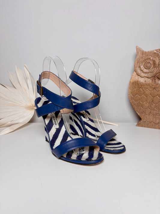 W Shoe Size 37 (7) Manolo Blahnik Blue, White Zebra Print Canvas Wedge