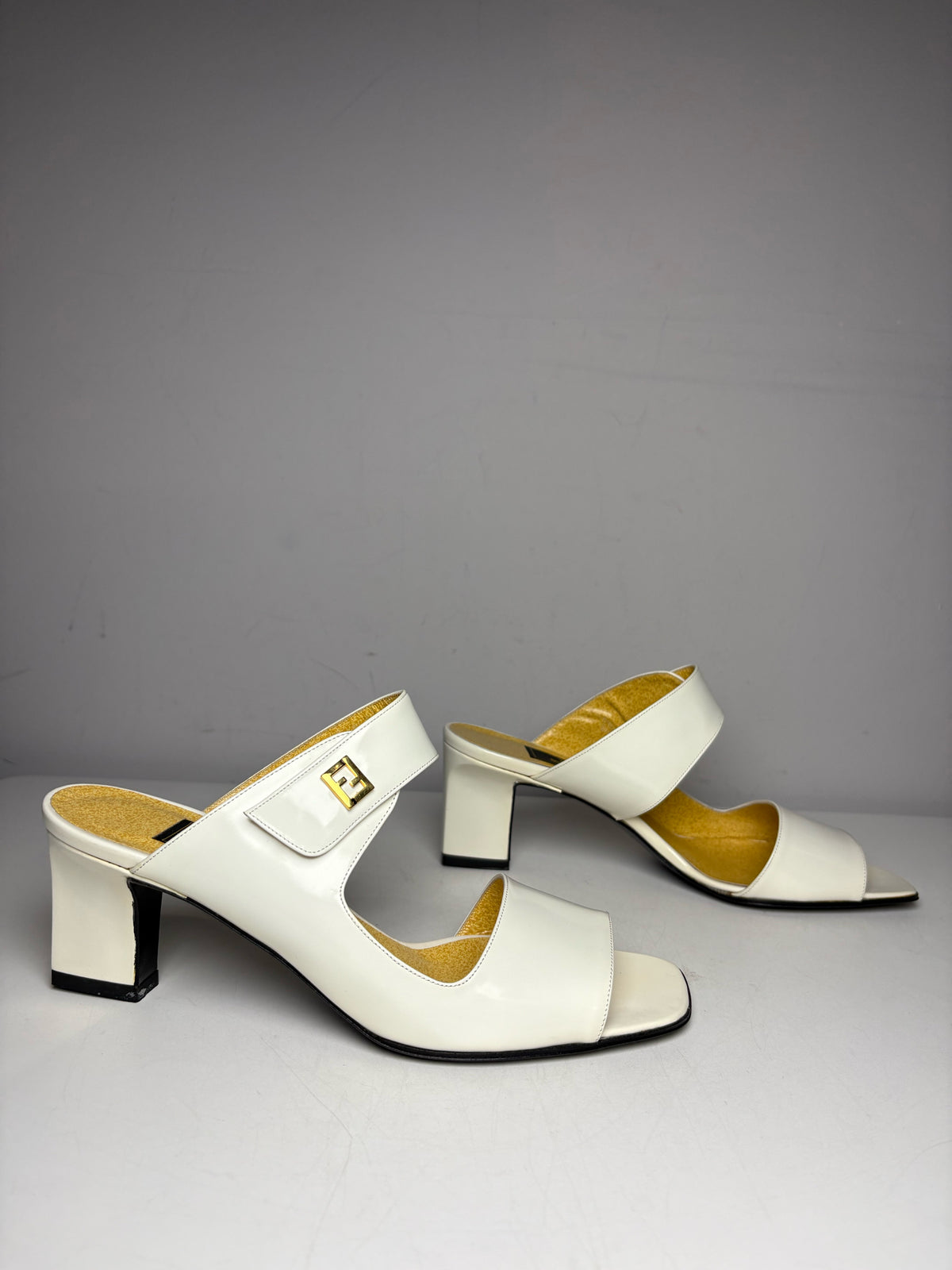 Women's Shoe Size 7.5 Fendi Off-White Patent Leather Vintage Rare Pre-Owned Heeled Sandals