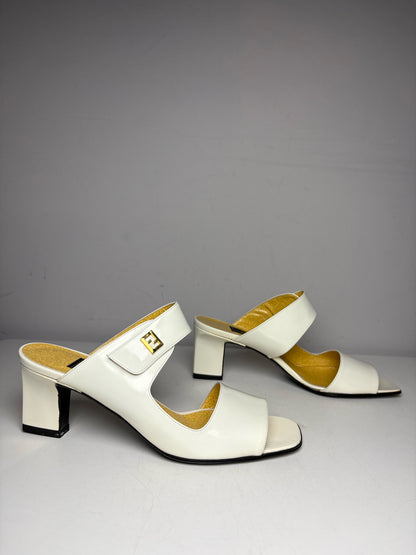 Women's Shoe Size 7.5 Fendi Off-White Patent Leather Vintage Rare Pre-Owned Heeled Sandals