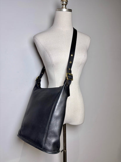 Coach Solid Vintage Leather Pre-owned Black Leather Medium Purse