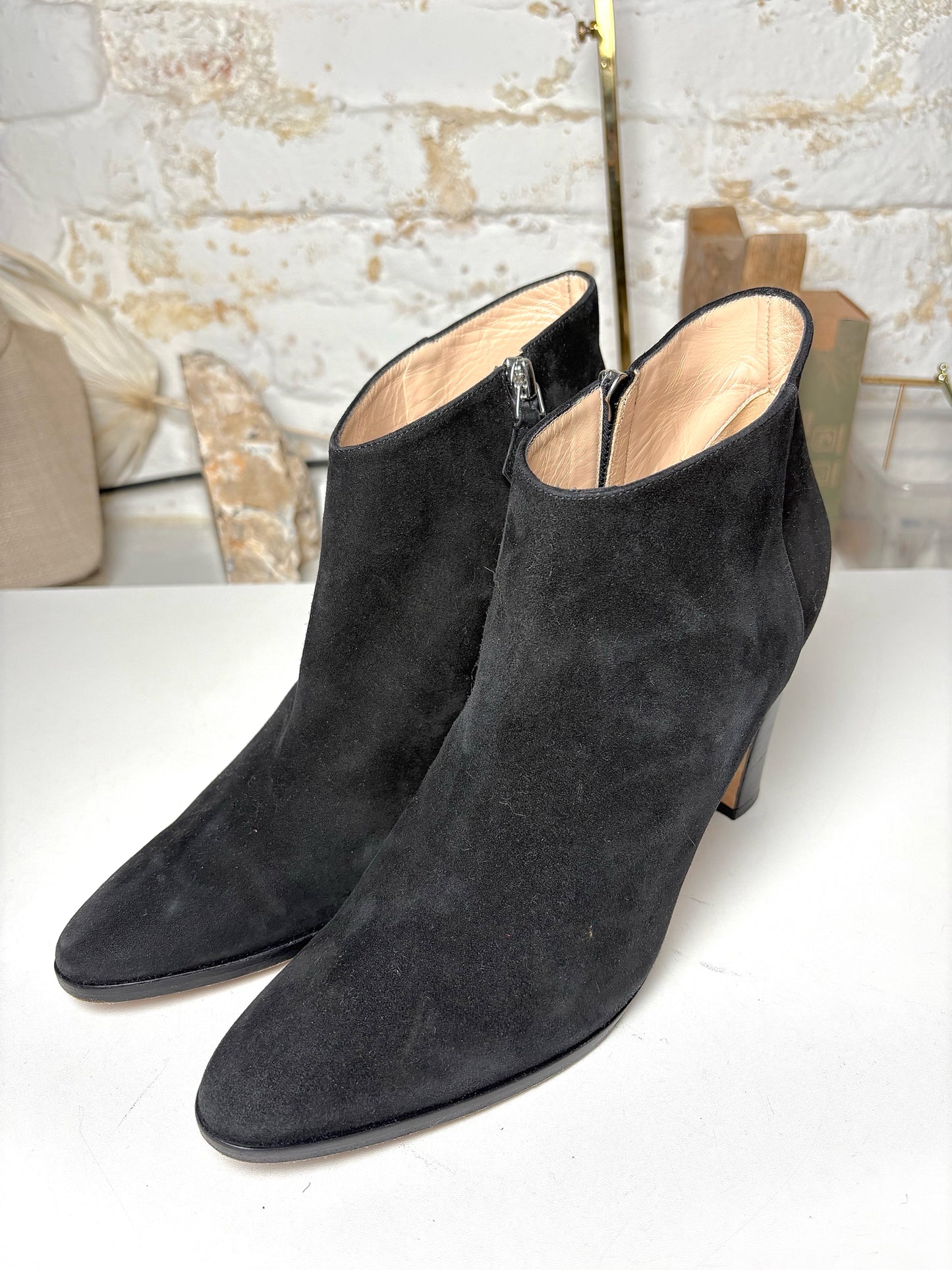 W Shoe Size 40 (10, US) Manolo Blahnik Black Suede Pre-owned Ankle Boots