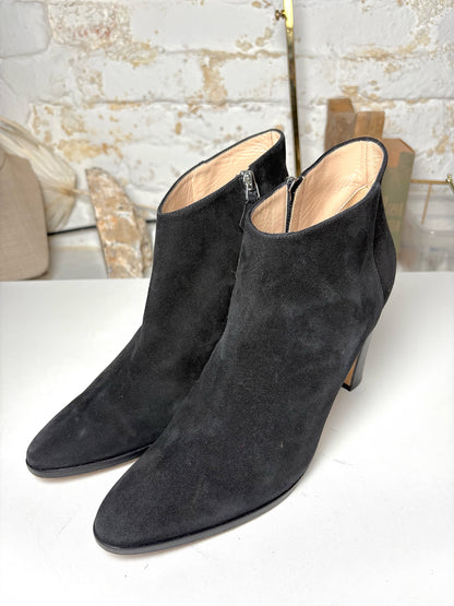 W Shoe Size 40 (10, US) Manolo Blahnik Black Suede Pre-owned Ankle Boots