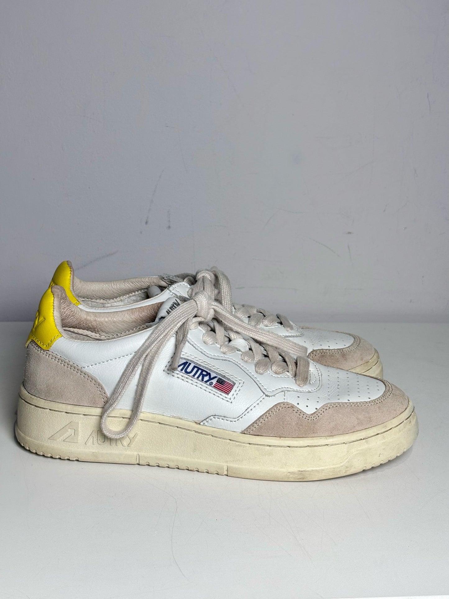 W Shoe Size 38 Autry Beige, White, Yellow Leather & Suede Women's Sneakers