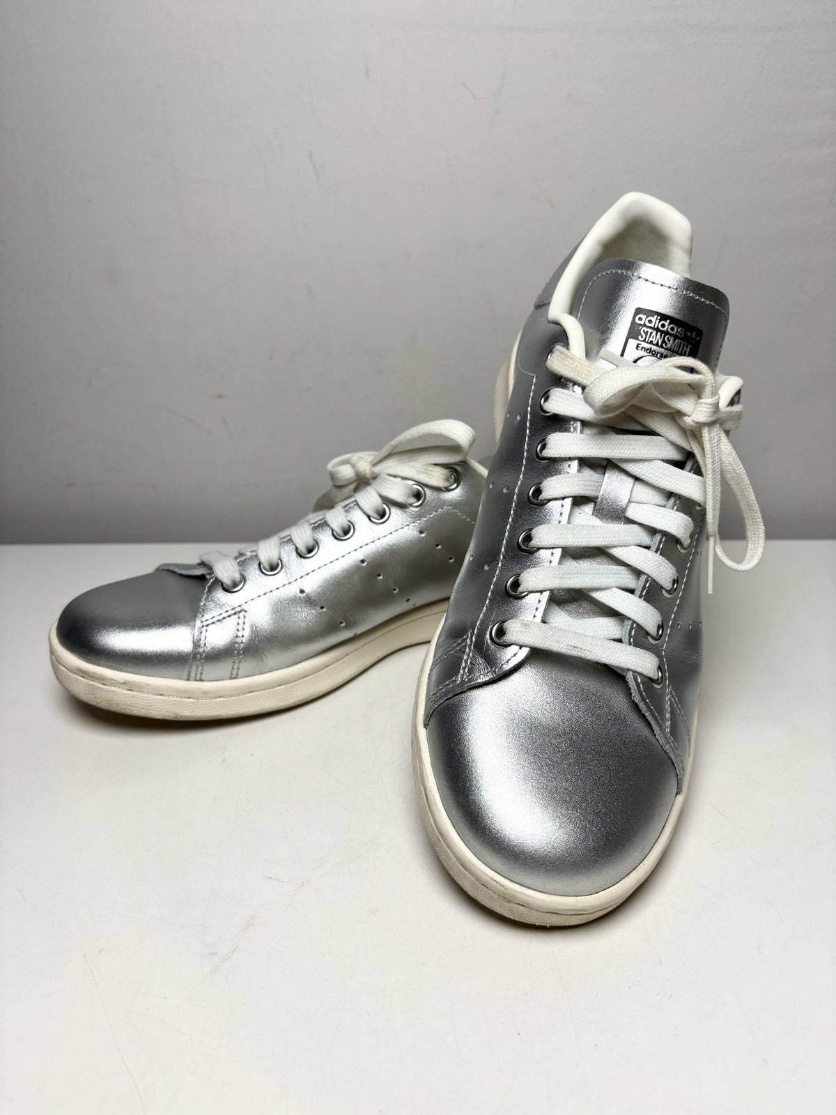 Women's Shoe Size 9 Adidas Stan Smith Metallic Silver Leather Pre-Owned Sneakers