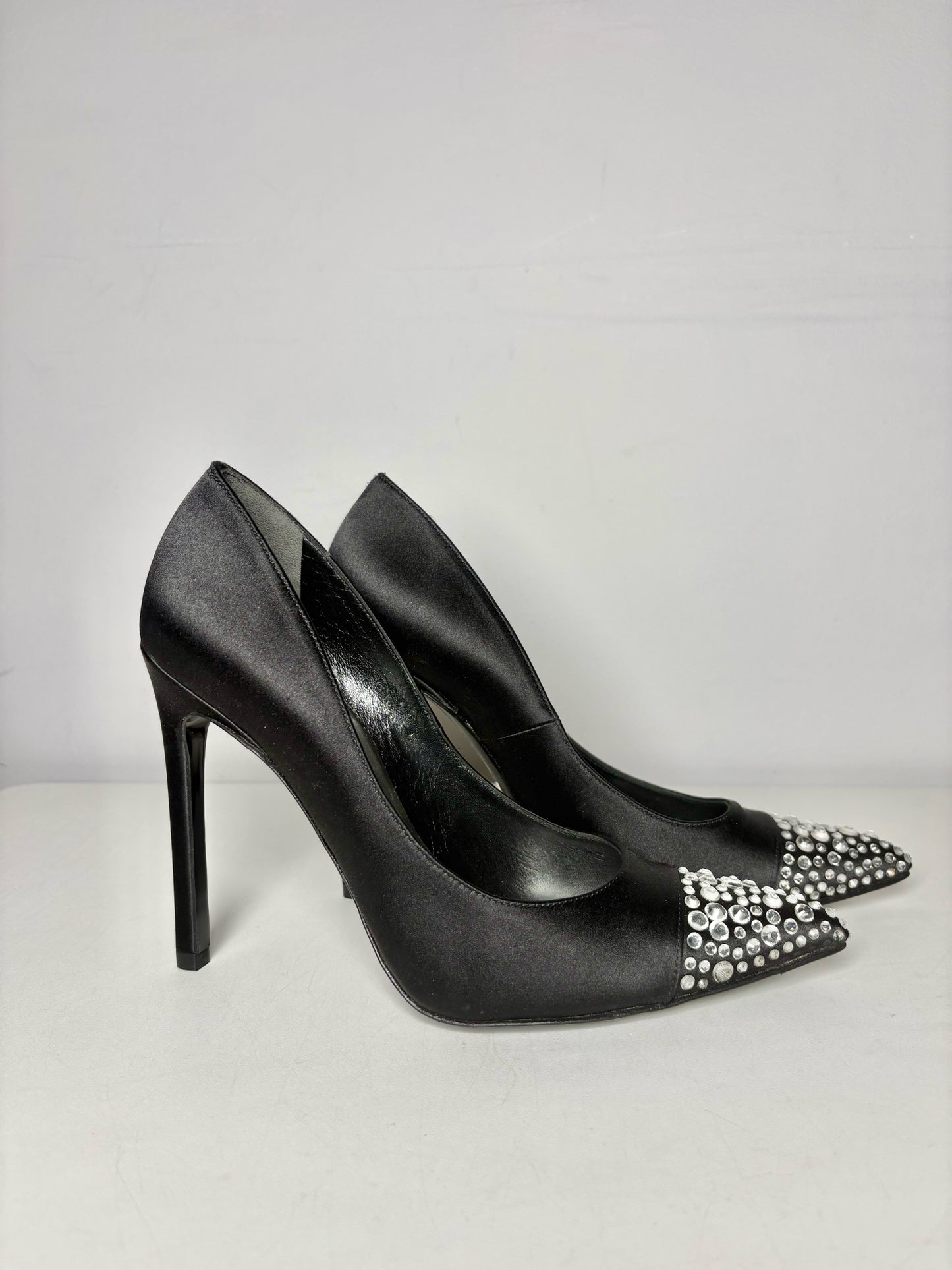 W Shoe Size 8.5 Stuart Weitzman Black Satin Pre-owned Heels