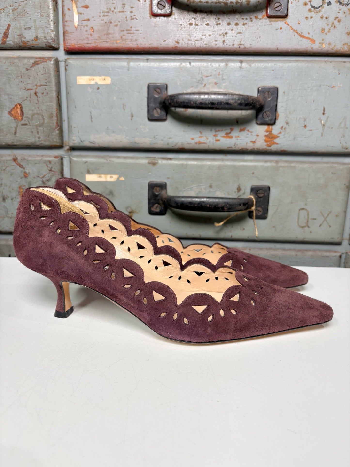 W Shoe Size 39 (8.5 US) Manolo Blahnik Burgundy Suede Vintage Slingbacks