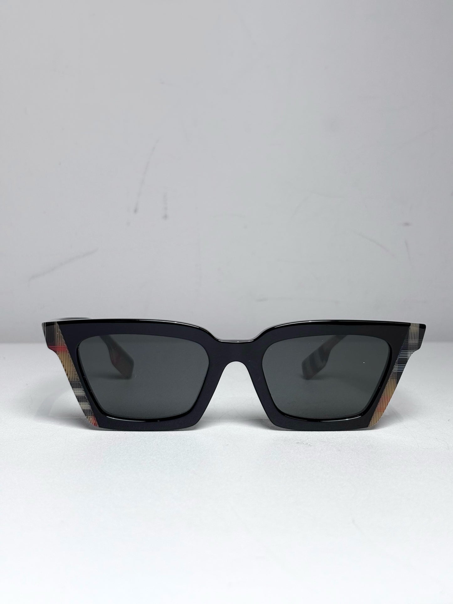 Burberry Briar B4392 U Women's Pre-owned Black Acetate Sunglasses