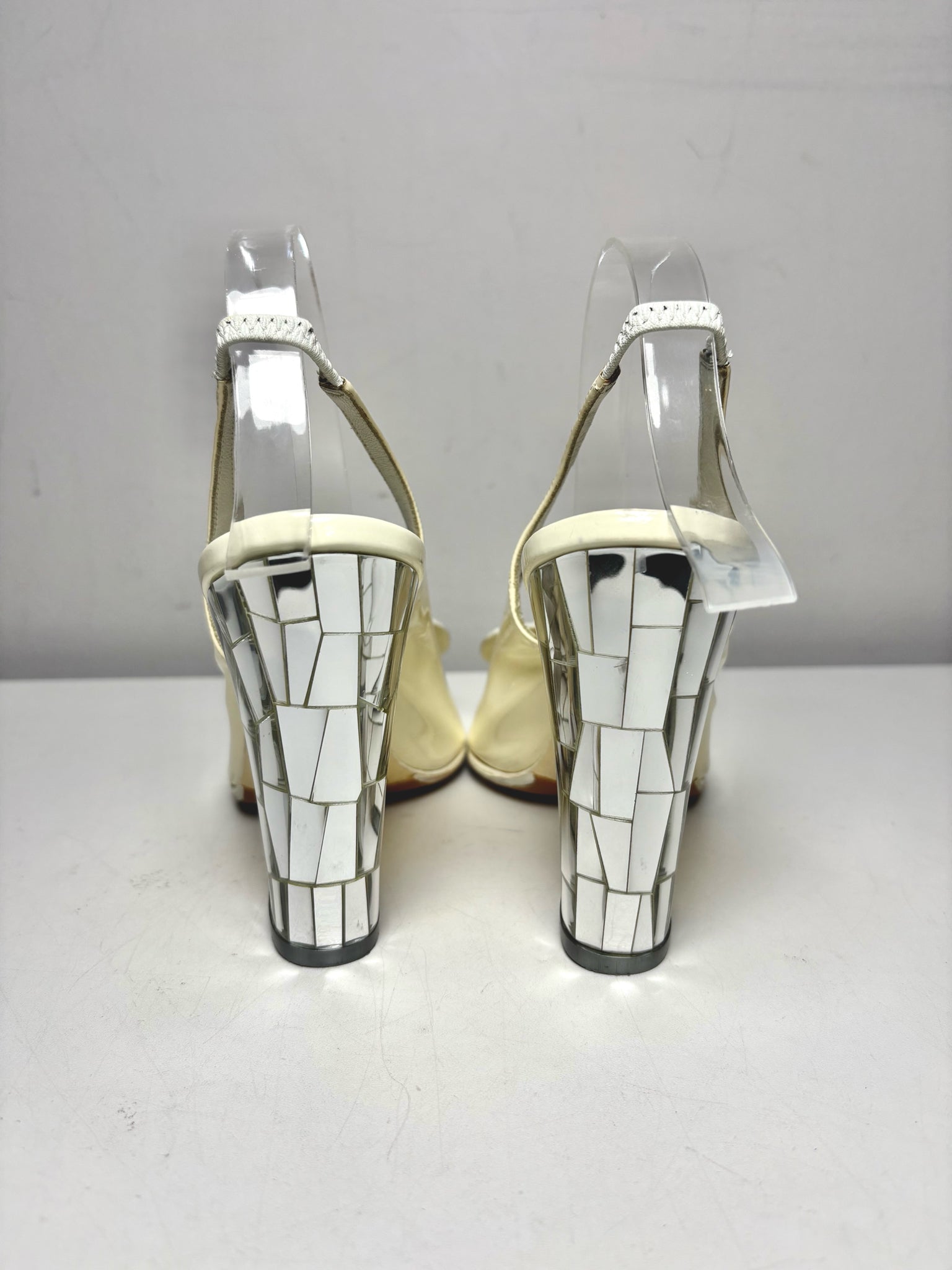 Women Shoe Size 7.5 B Salvatore Ferragamo Off-White Patent Leather