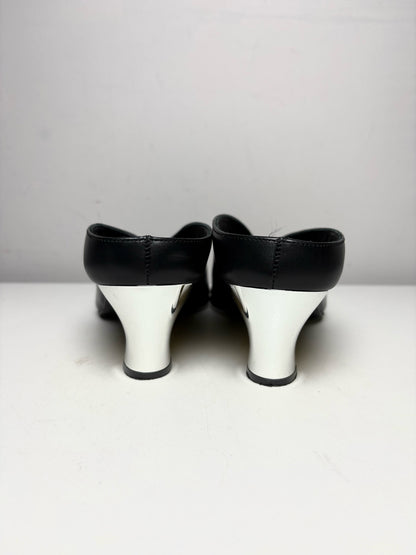 Women's Shoe Size 39 Alexander McQueen Armadillo 55 Black Leather Pre-Owned Mule Kitten Heels