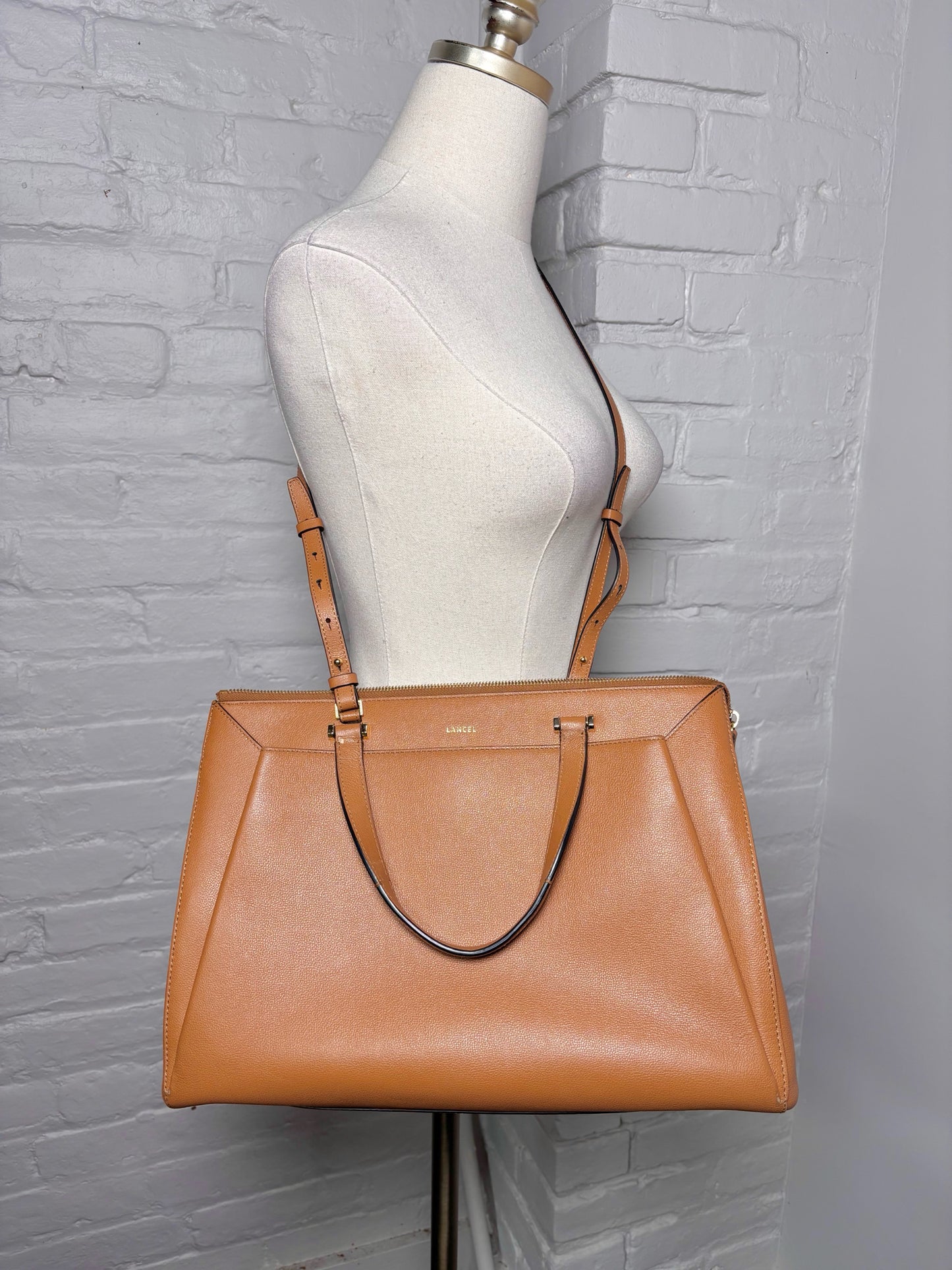 Lancel Solid Leather Camel Medium Purse