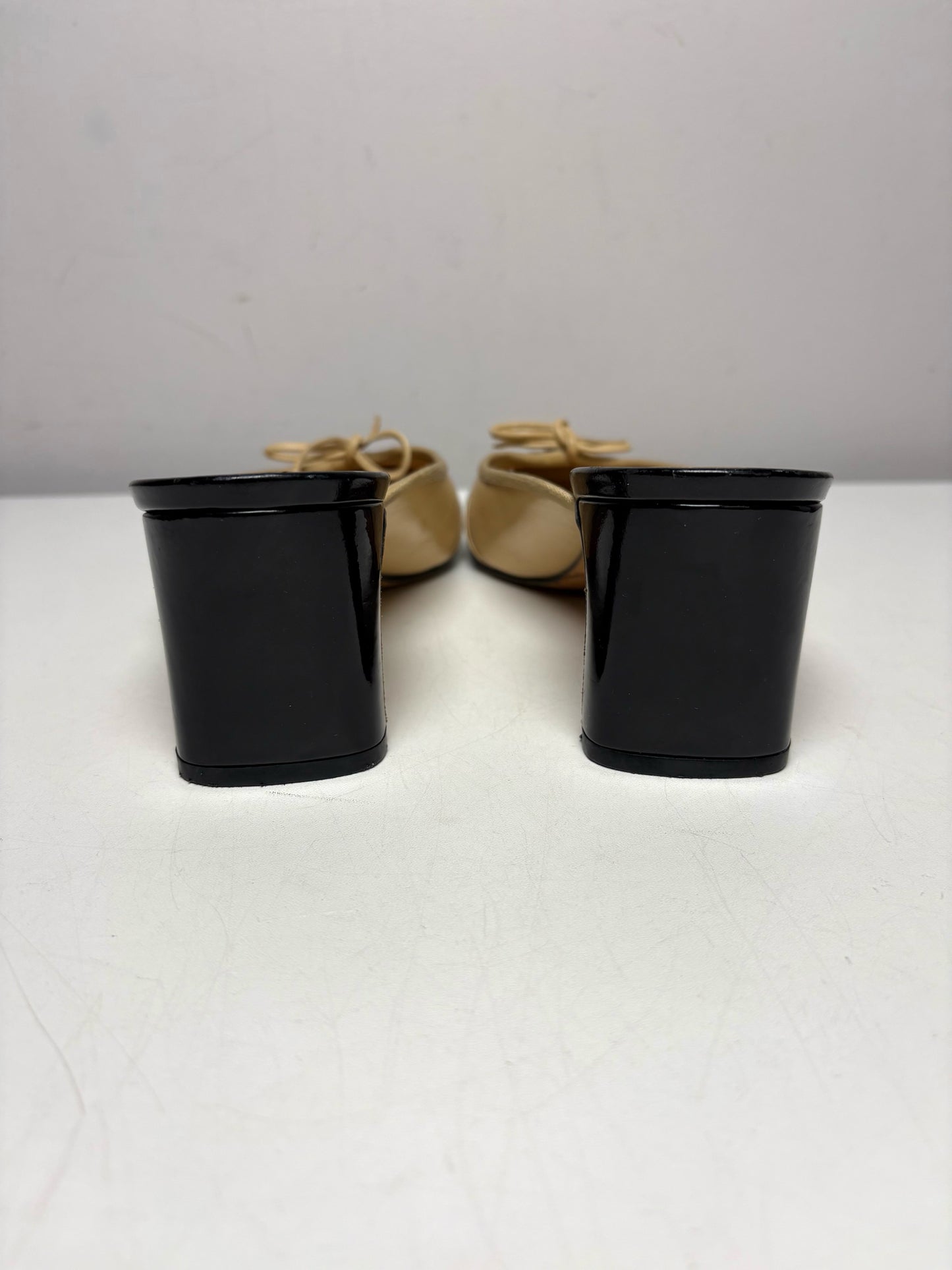 W Shoe Size 38.5 Chanel Tan Black Toe Combo Leather Vintage Mules
