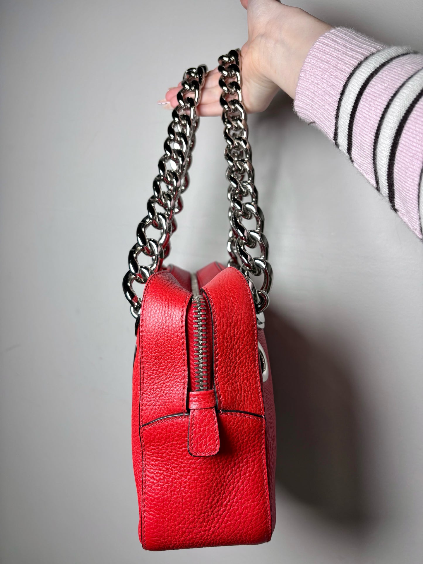 Women's Prada Vitello Daina Silver Grommets Leather Pre-owned Red Bag