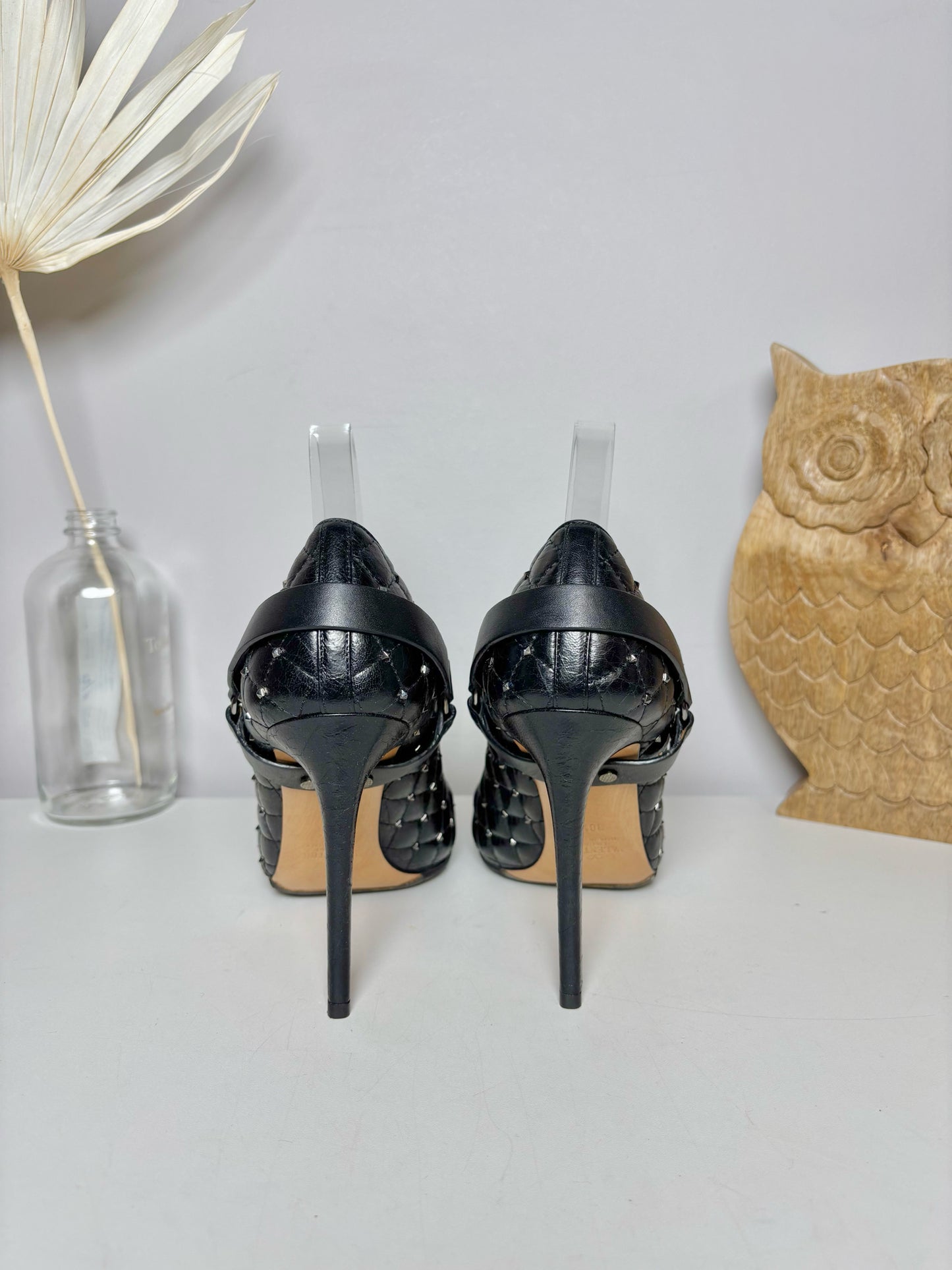 W Shoe Size 38.5 (8 US) Valentino Garavani Black Leather Heels