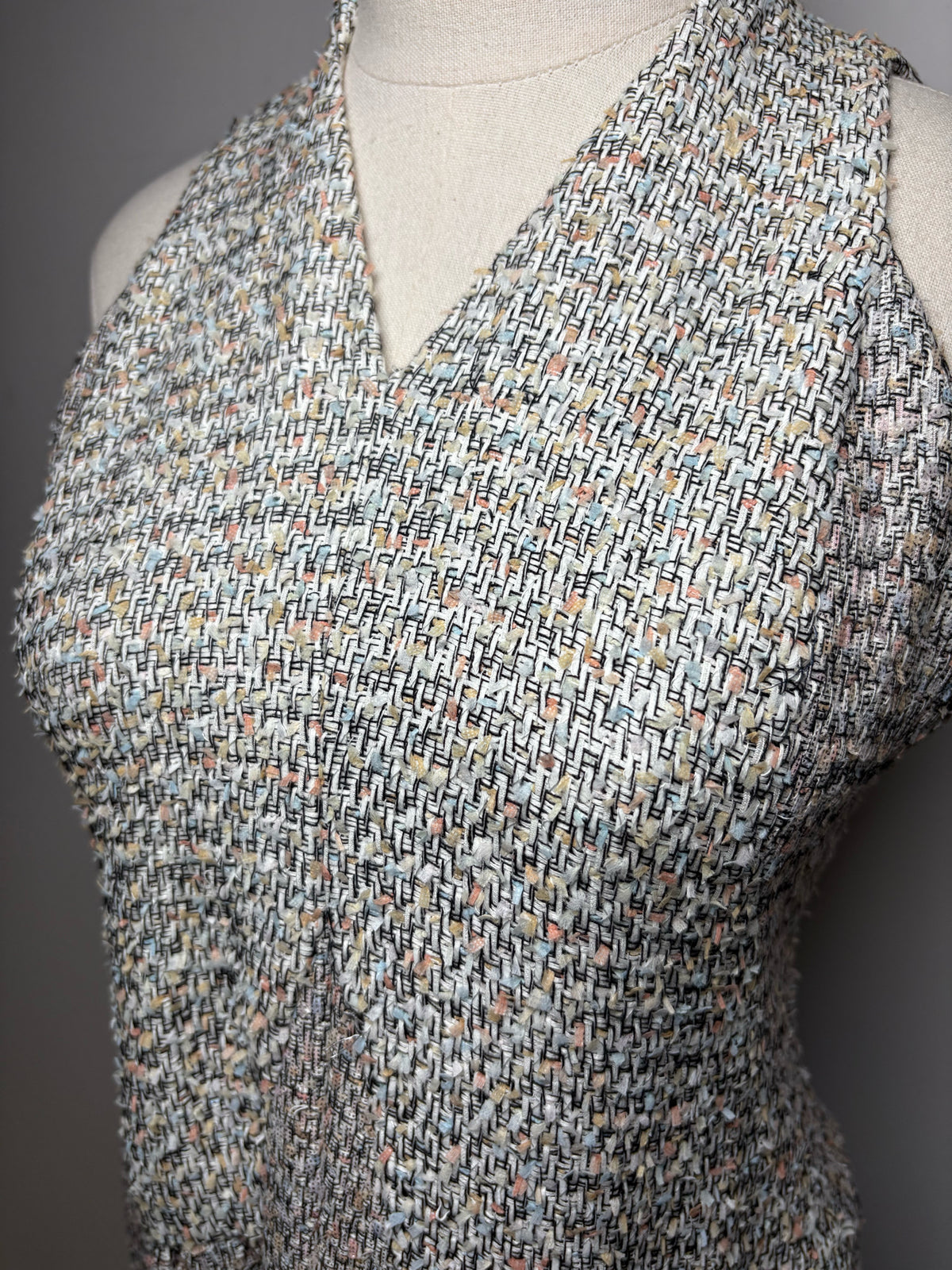 Women's French Size 38 Authentic Chanel 2011 Spring Runway Cream Multicolor Tweed Pre-Owned Sleeveless Dress