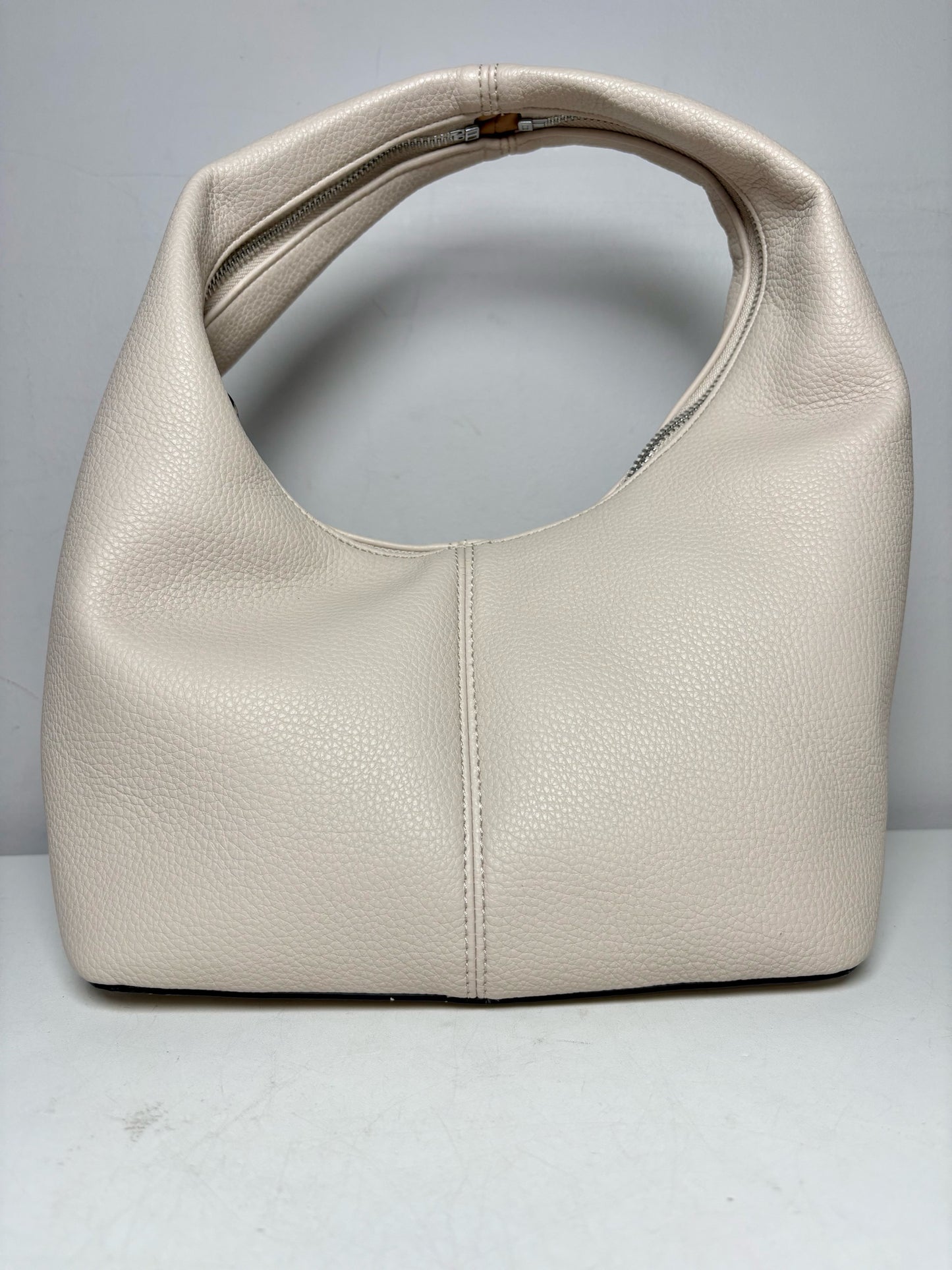 Women's Kazar Studio Cream Pebble Leather Pre-Owned Small Dumpling Purse