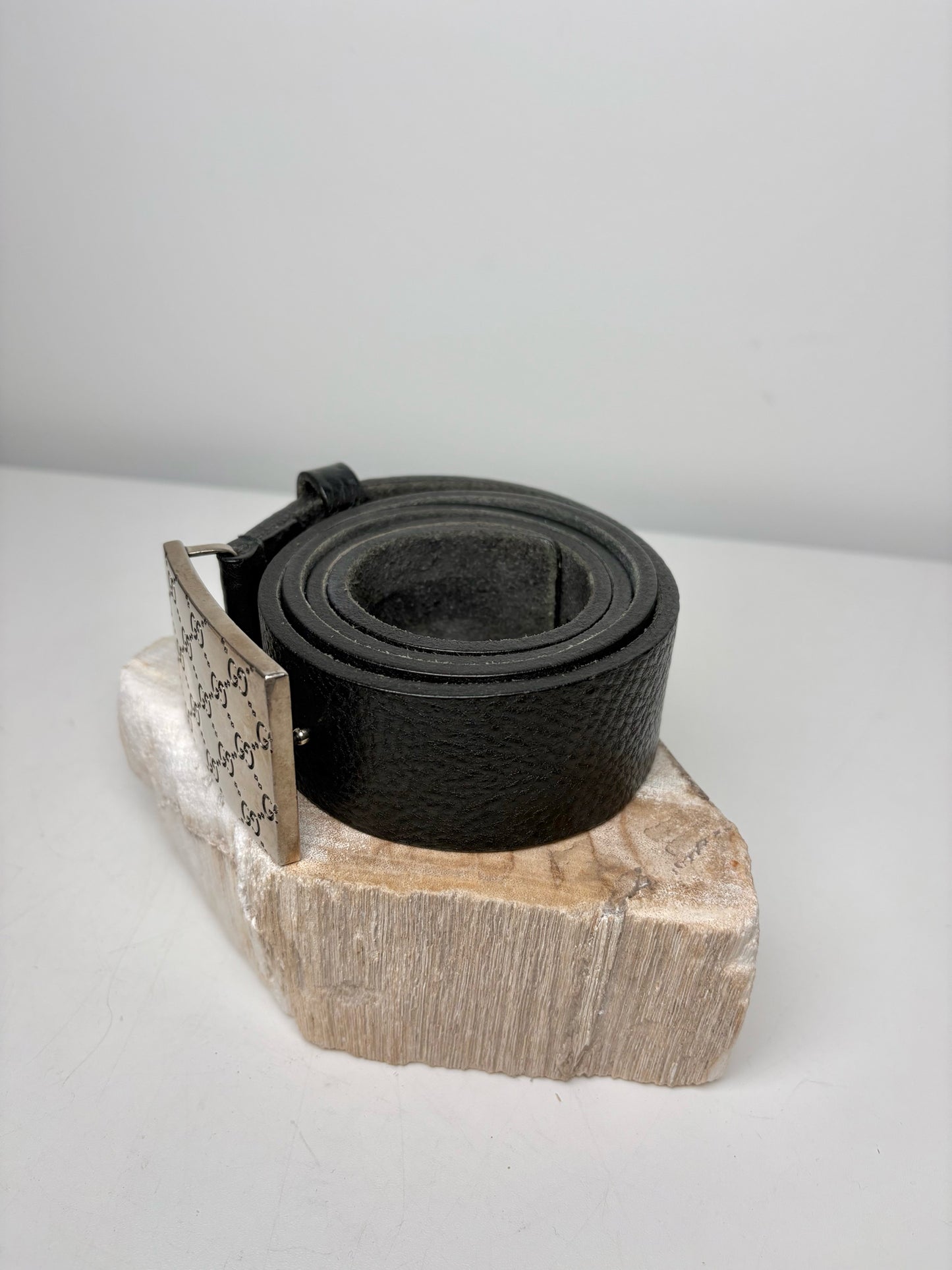 Mens Size 95 cm (38 US) Gucci Black Leather Embossed Men's Belt