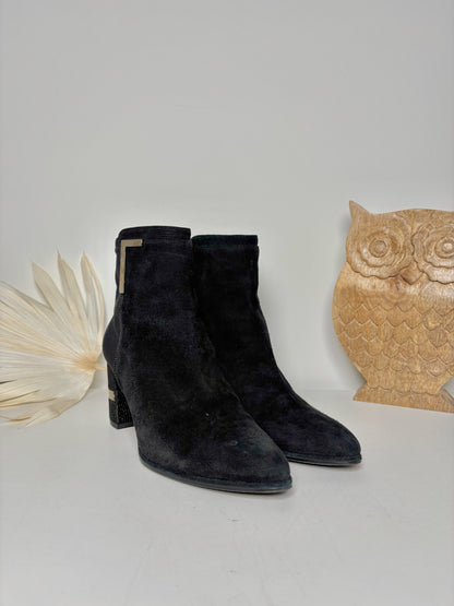 W Shoe Size 8 Stuart Weitzman Black Leather Suede Ankle Boots