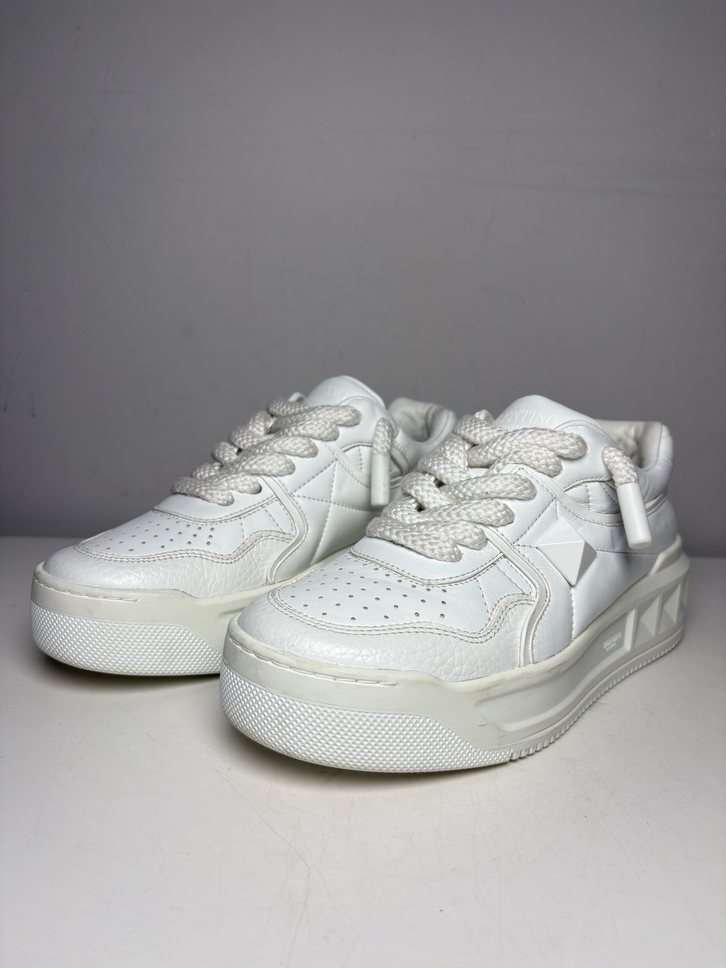 Women's Size 39 Valentino Garavani One Stud XL Nappa Leather Pre-Owned Sneakers