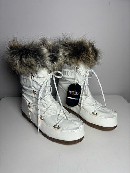 W Shoe Size 7.5 Moon Boot White Faux Fur Shell Snow Boots