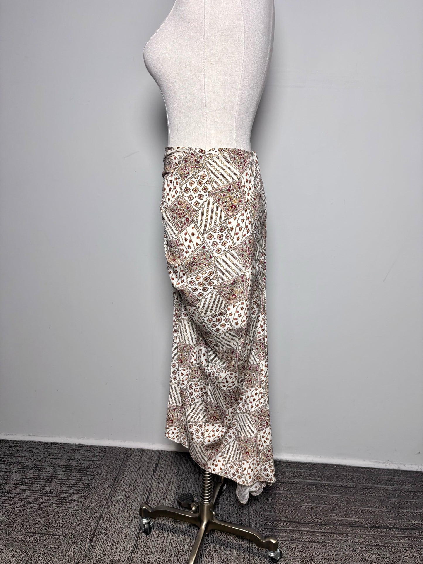 Women Size 8 Veronica Beard Cream Abstract Art Silk, 2-Piece Set