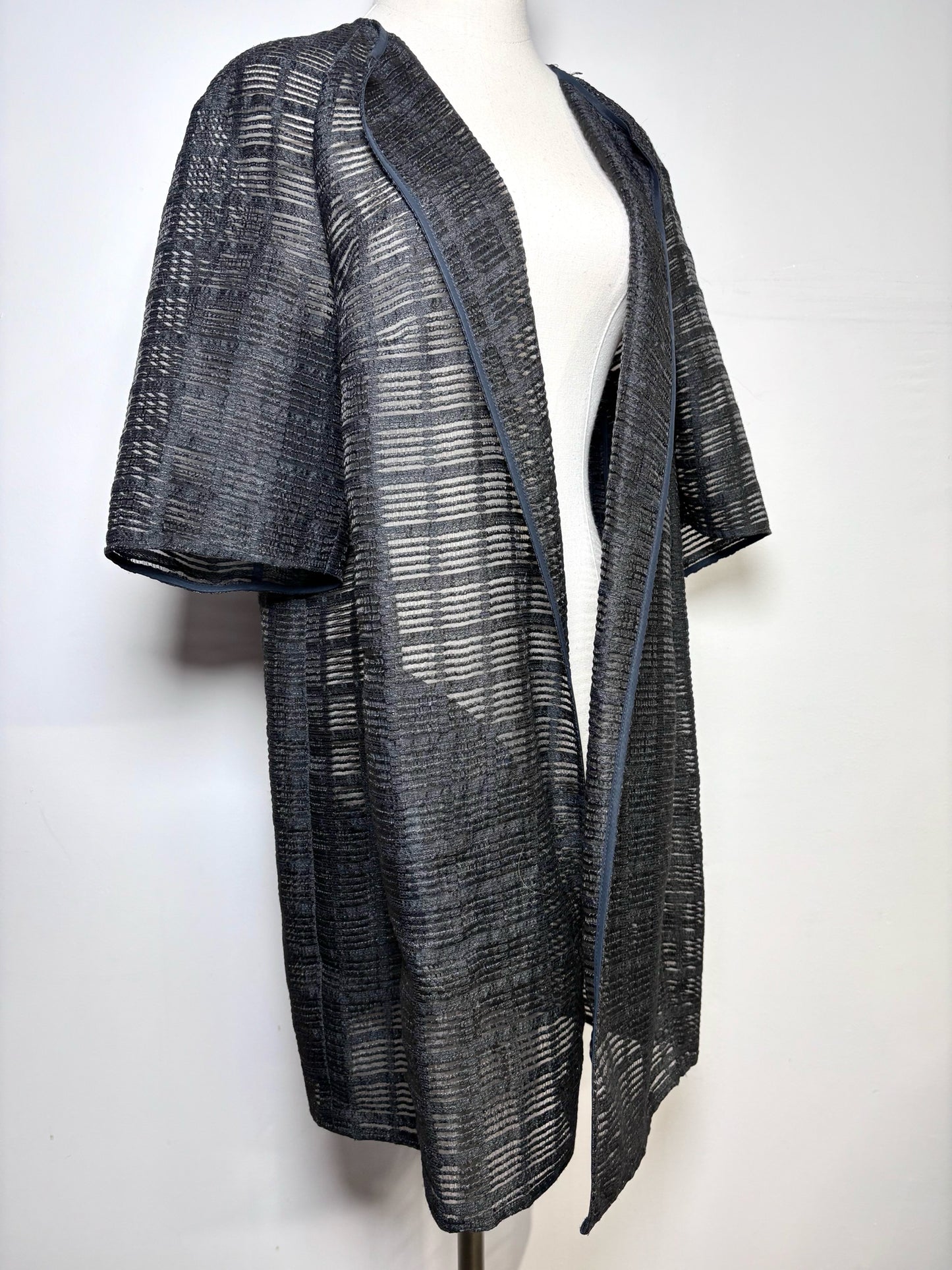 Women Size 12 Akris Black Solid Pre-owned Top