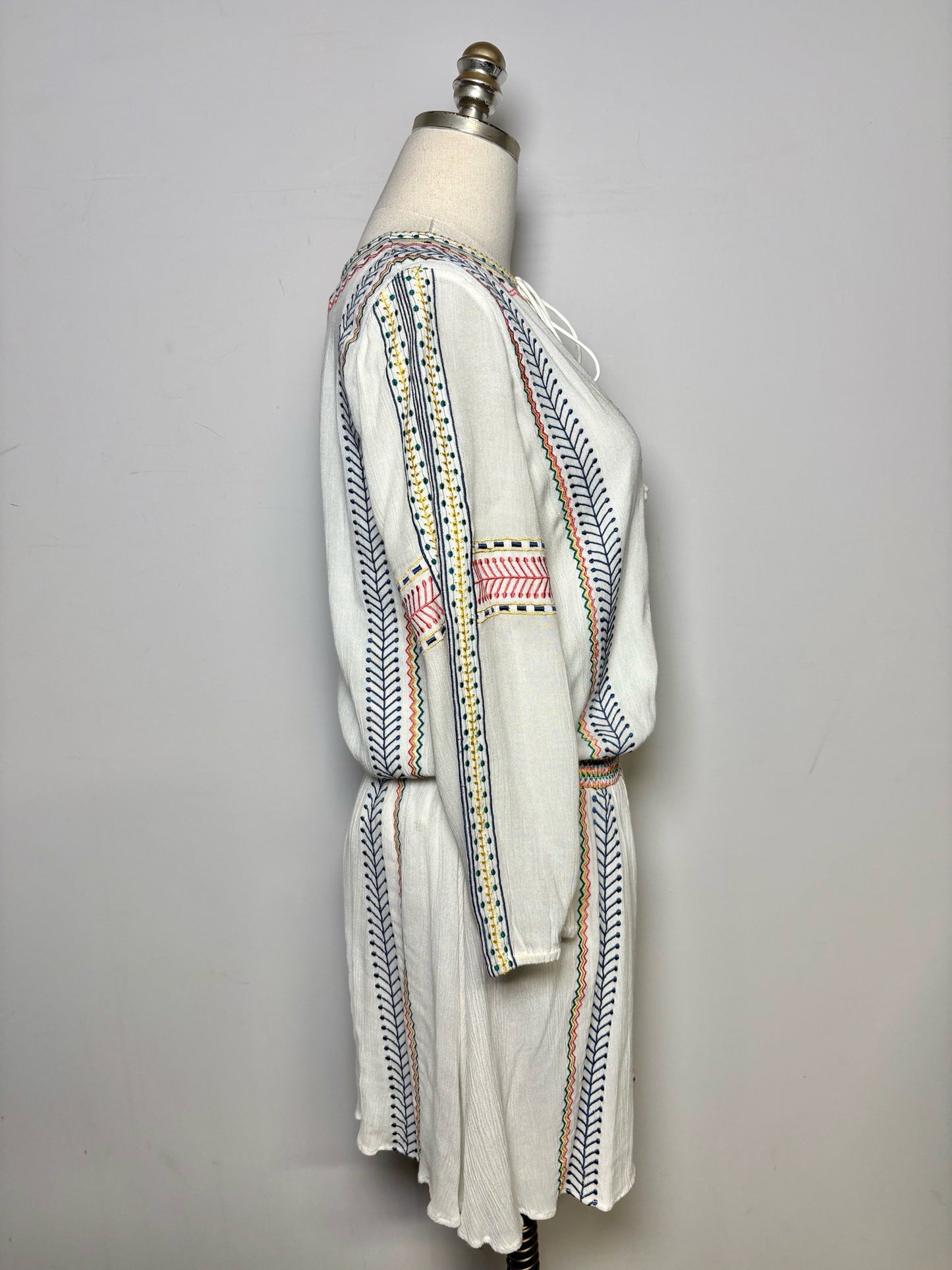 Women Size 6 Alice + Olivia White Embroidered Detail Viscose Dress