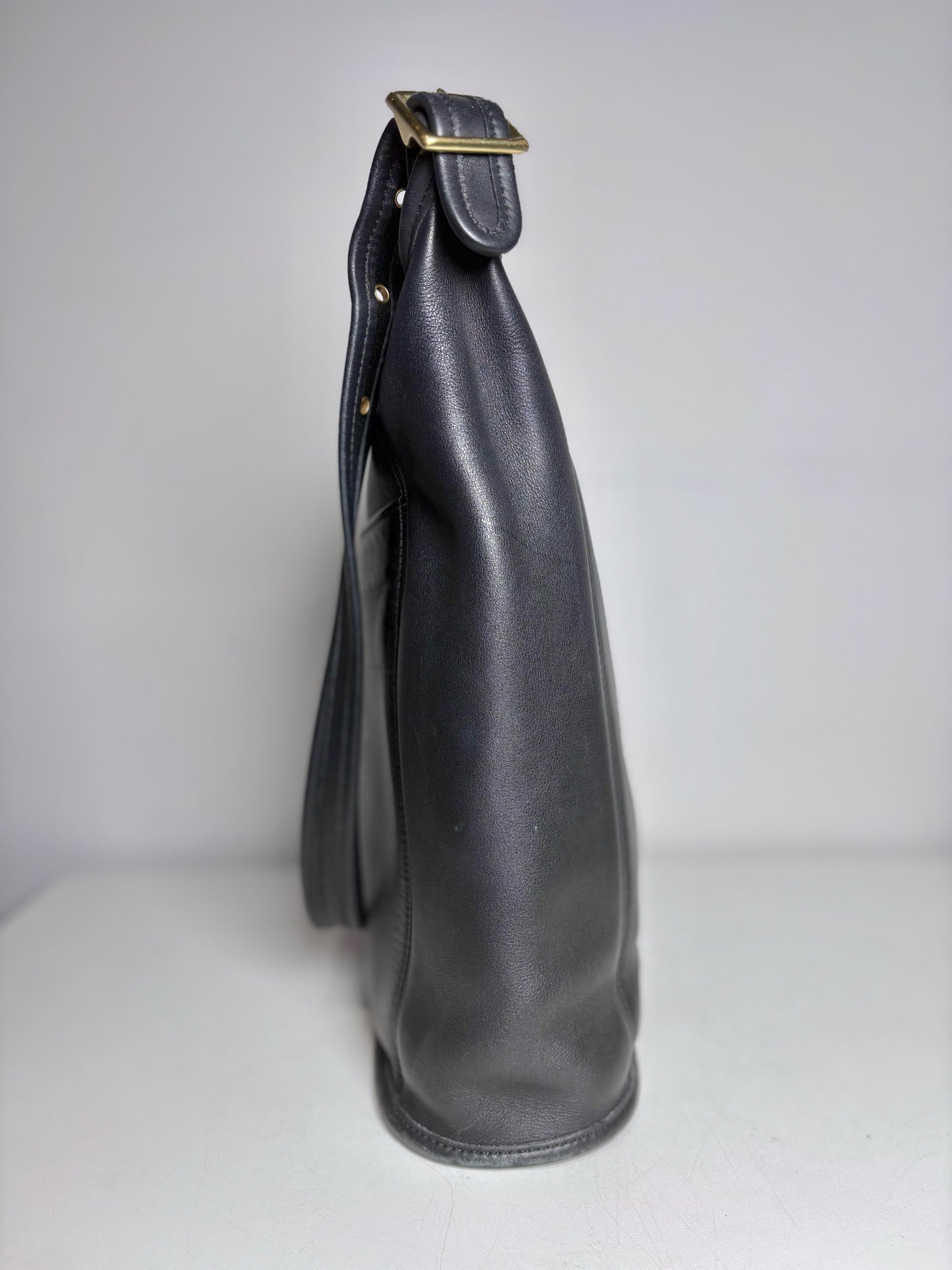 Coach Solid Vintage Leather Pre-owned Black Leather Medium Purse