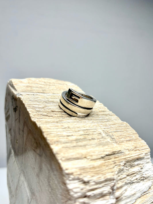 Gucci Size 6 Sterling Silver Spiral G Engraved Pre-Owned Triple-Wrap Ring