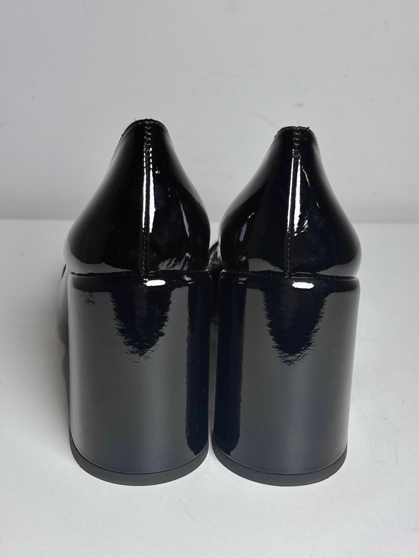 W Shoe Size 38 (8 US) Versace Black Patent Leather Women's Pre-owned Pump